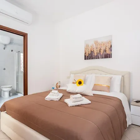 Guest house Black & White 4*
