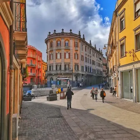 Black & White 게스트하우스 4*