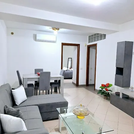 Black & White Guest house *