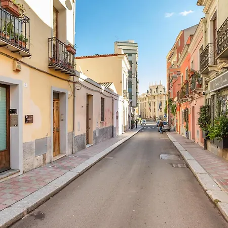 Black & White 4* كالياري