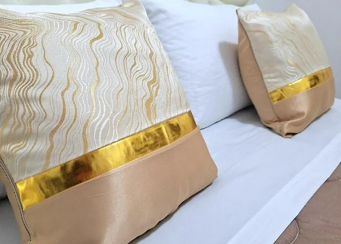 Black & White Konukevi Cagliari