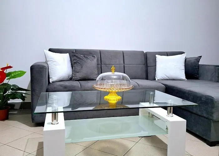 Konukevi Black & White Cagliari