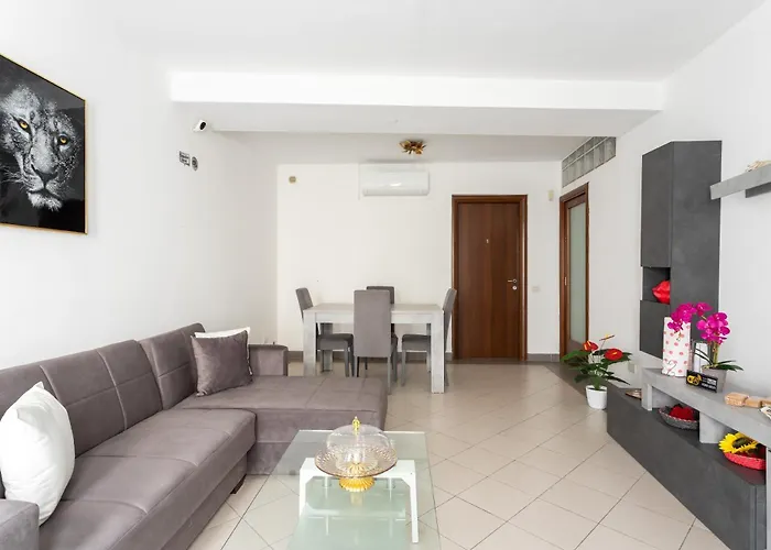 Black & White Konukevi Cagliari