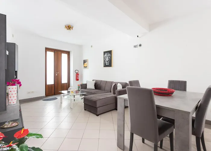 ゲストハウス Black & White 4*