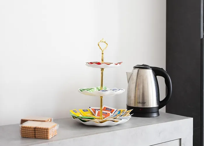 ゲストハウス Black & White 4*